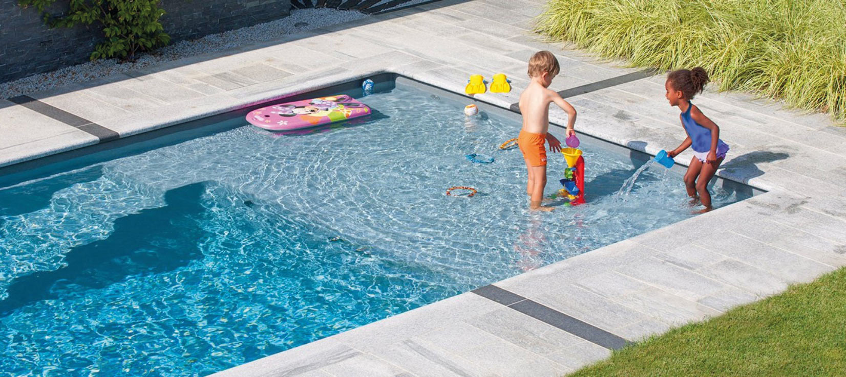 Livskvalitet för hela familjen - i en pool levererad av Pool4You.